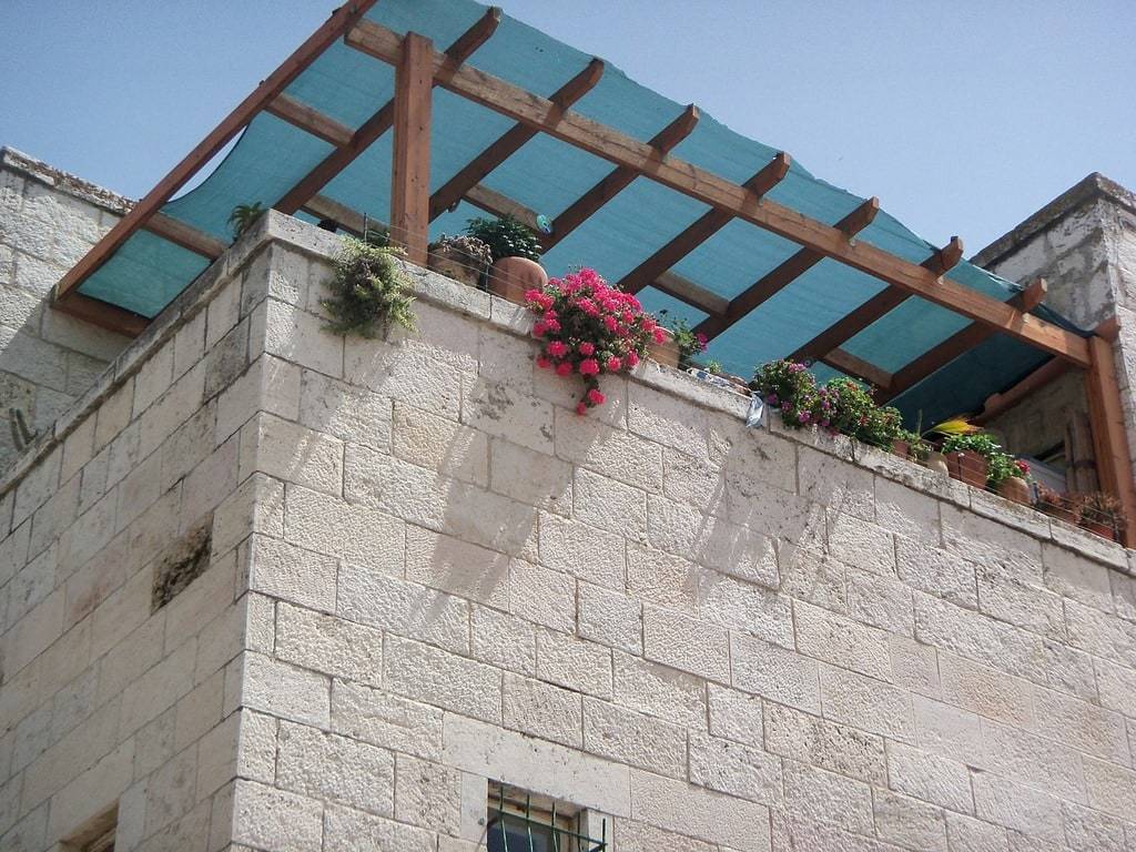 Pergola à toile rétractable&nbsp;: transforme ta terrasse en oasis de confort et de style